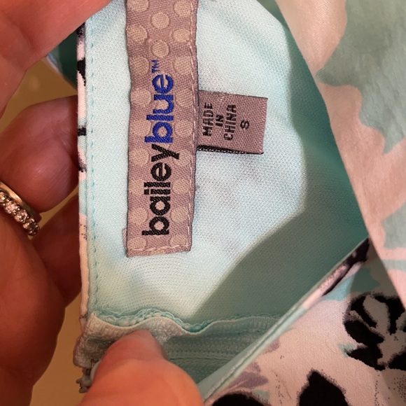 Dress - Picture 3 of 4